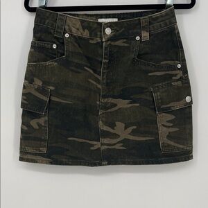 Topshop Green Camouflage Mini Skirt women’s size 6